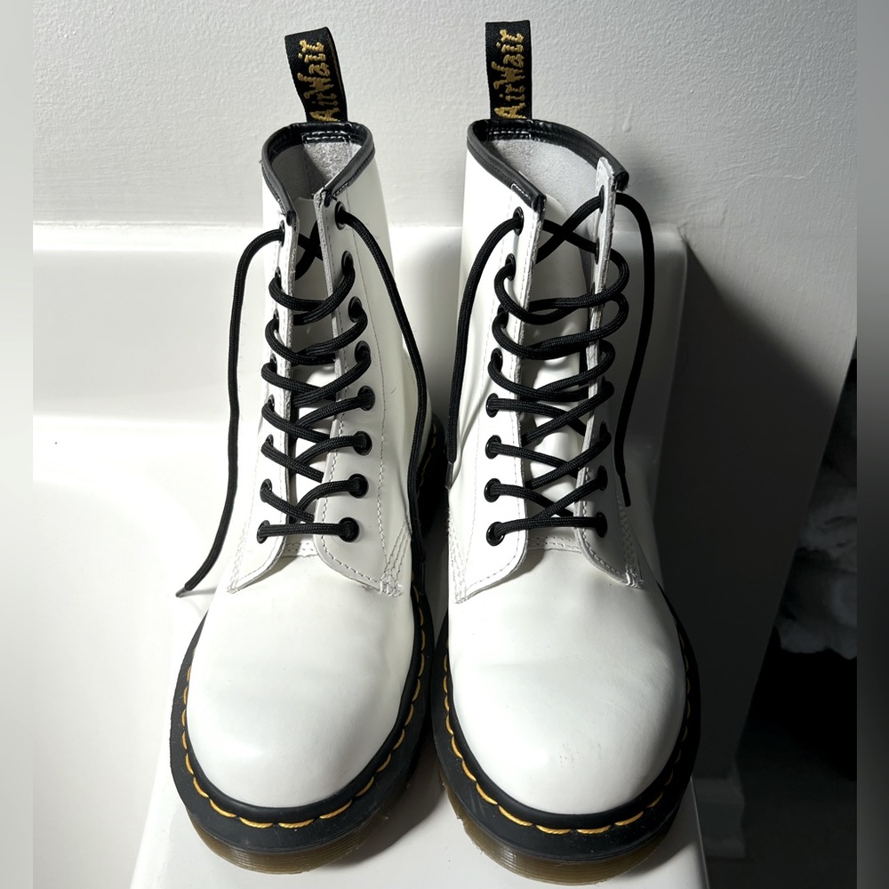 ✨Dr. Martens✨ White AirWair Boots 🤩